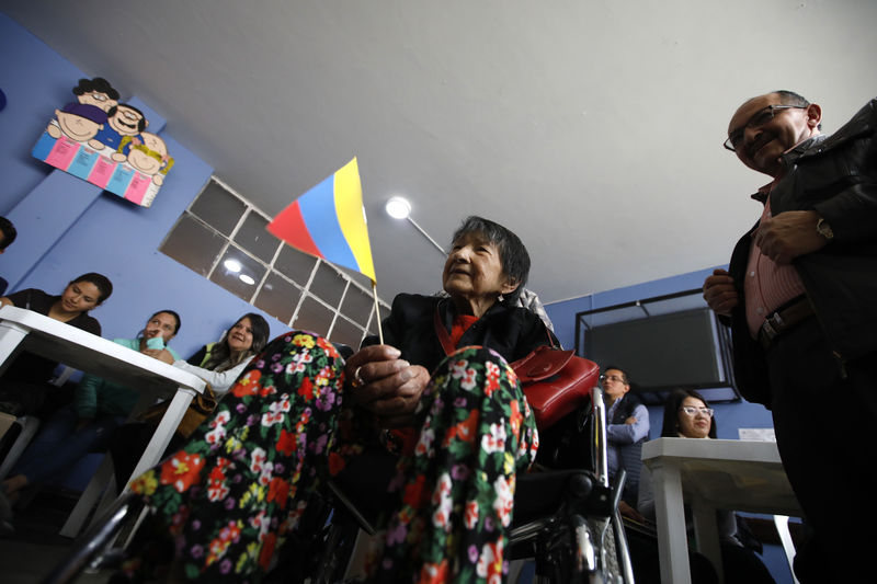 © Reuters. الكولومبيون يختارون رئيسا جديدا.. واتفاقية السلام على المحك