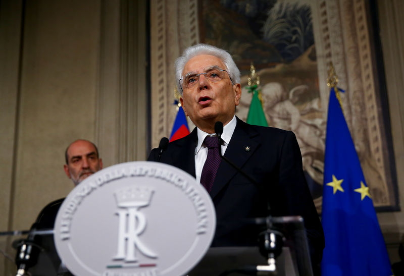 © Reuters. Italian President Mattarella speaks to media after a meeting with Italy's Prime Minister-designate Giuseppe Conte at the Quirinal Palace in Rome