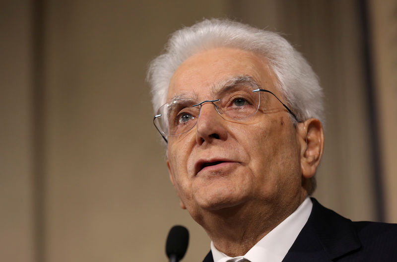 © Reuters. الرئيس الإيطالي يستدعي مسؤولا سابقا بصندوق النقد وسط اضطرابات سياسية
