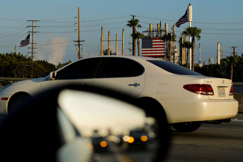 © Reuters. FILE PHOTO: Automobiles speed past an oil refinery as they travel down a major highway in Carson, California
