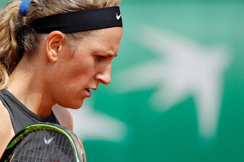 © Reuters. أزارينكا تودع بطولة فرنسا المفتوحة من الدور الأول