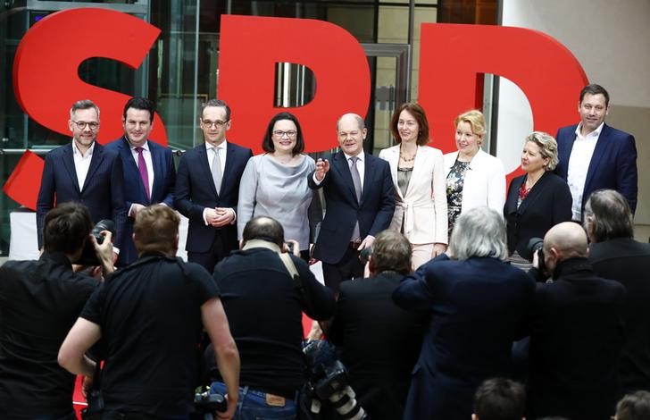 © Reuters. Nahles and Scholz of Social Democratic Party (SPD) present the ministers of their party for the new government during a news conference at the party headquarters in Berlin