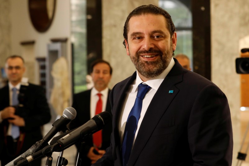 © Reuters. الحريري متفائل بتشكيل الحكومة وتنافس على الحقائب الوزارية في لبنان