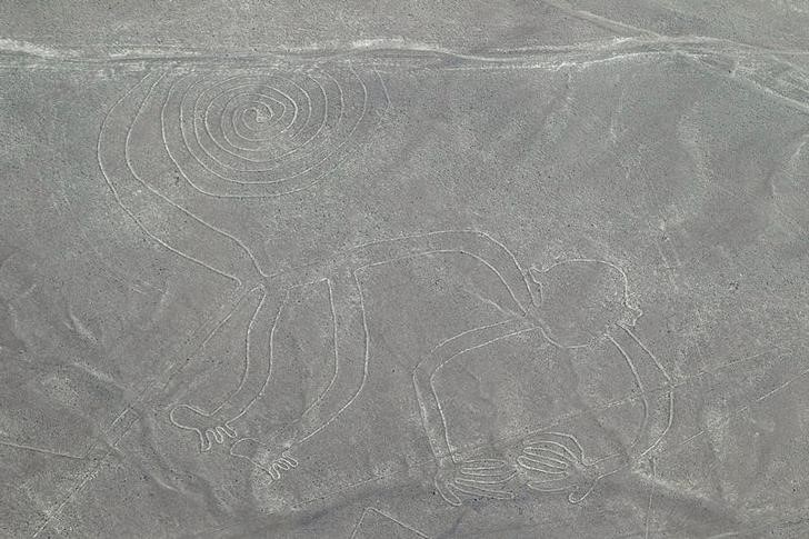 © Reuters. Arqueólogos descubren nuevos geoglifos cerca de las antiguas Líneas de Nazca en Perú