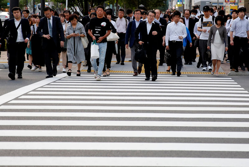 © Reuters. الحكومة: البطالة مستقرة في اليابان عند 2.5% في أبريل