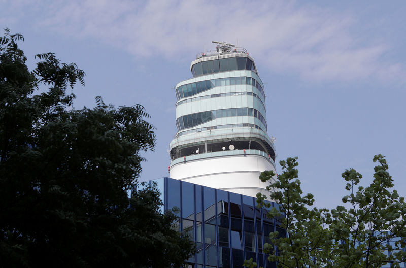 © Reuters. The control tower is seen at Vienna's airport in Schwechat