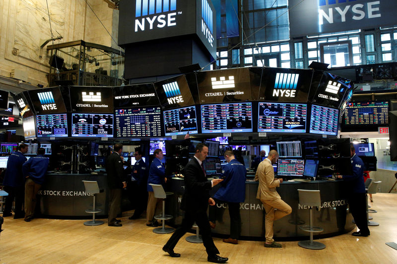 © Reuters. FILE PHOTO: Traders work at the Citadel Securities post on the floor of the NYSE