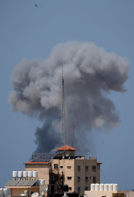 © Reuters. ألمانيا تدين هجمات على إسرائيل قبل اجتماع ميركل ونتنياهو