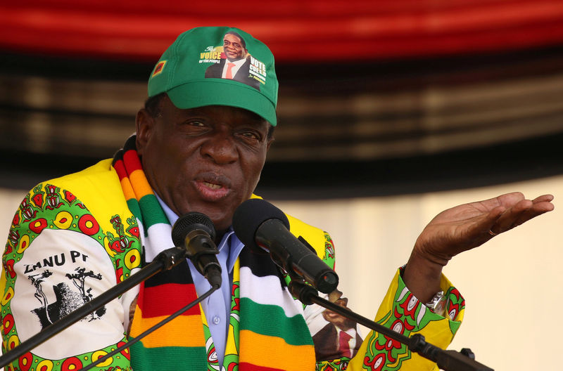 © Reuters. Presidente do Zimbábue, Emmerson Mnangagwa, durante evento em Mutare