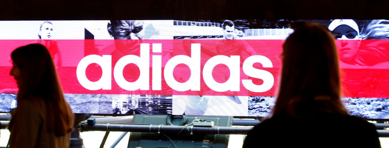 © Reuters. FILE PHOTO: FILE PHOTO: Shareholders arrive for Adidas annual general meeting in Fuerth