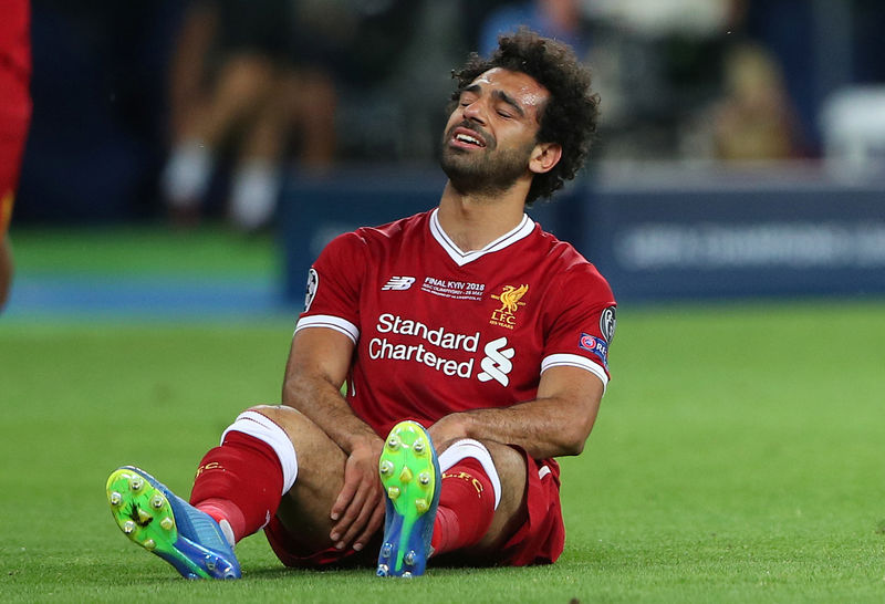 © Reuters. Salah estará hasta cuatro semanas fuera, dice el fisio del Liverpool