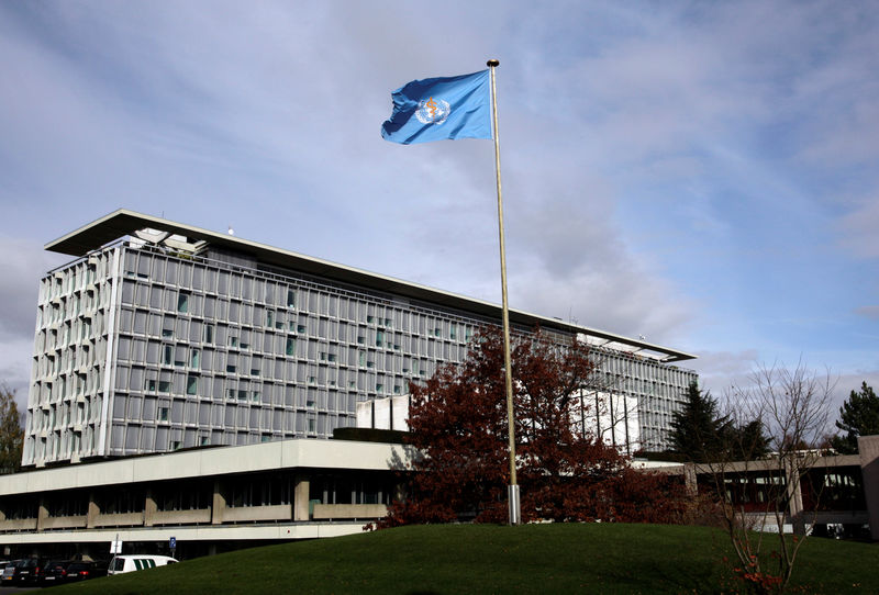 © Reuters. FILE PHOTO: The WHO headquarters are pictured in Geneva