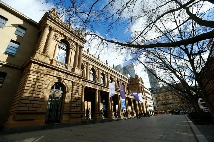 © Reuters. A Frankfurt stock exchange building