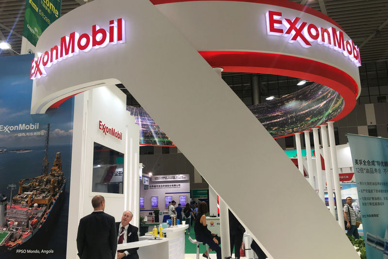 © Reuters. Booth of U.S. major ExxonMobil is seen at the China (Dongying) International Petrochemical Trade Exhibition in Dongying