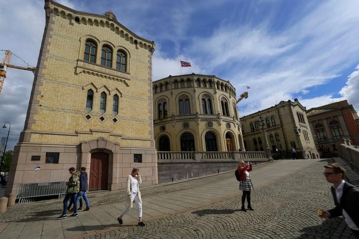 © Reuters. FILE PHOTO: Norwegian Parliament house is seen in Oslo