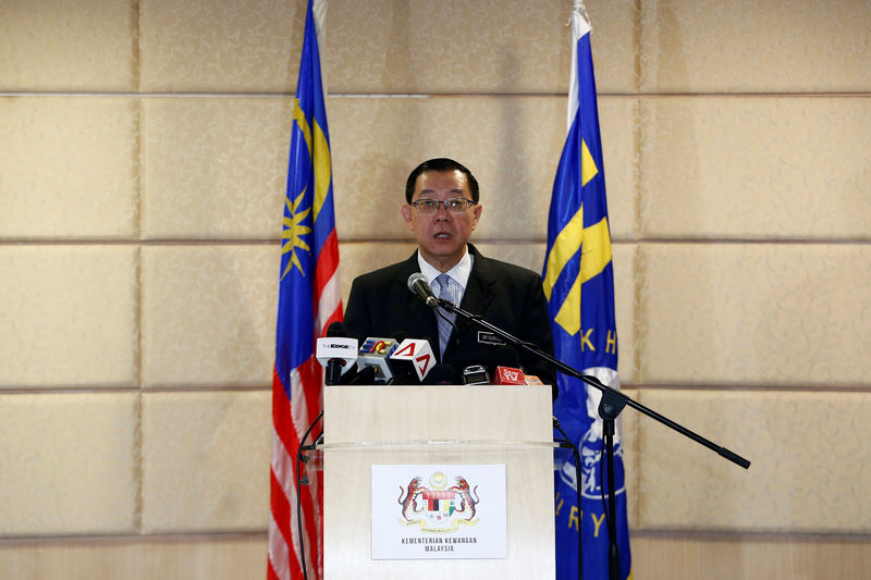 © Reuters. Malaysia's Finance Minister Lim Guan Eng speaks during a news conference in Putrajaya