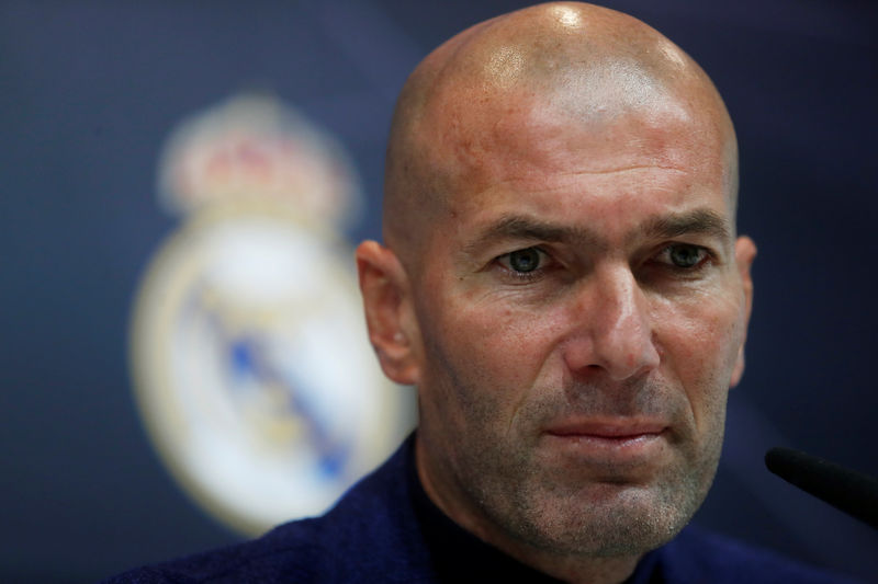 © Reuters. زيدان يفاجئ ريال مدريد بتقديم استقالته