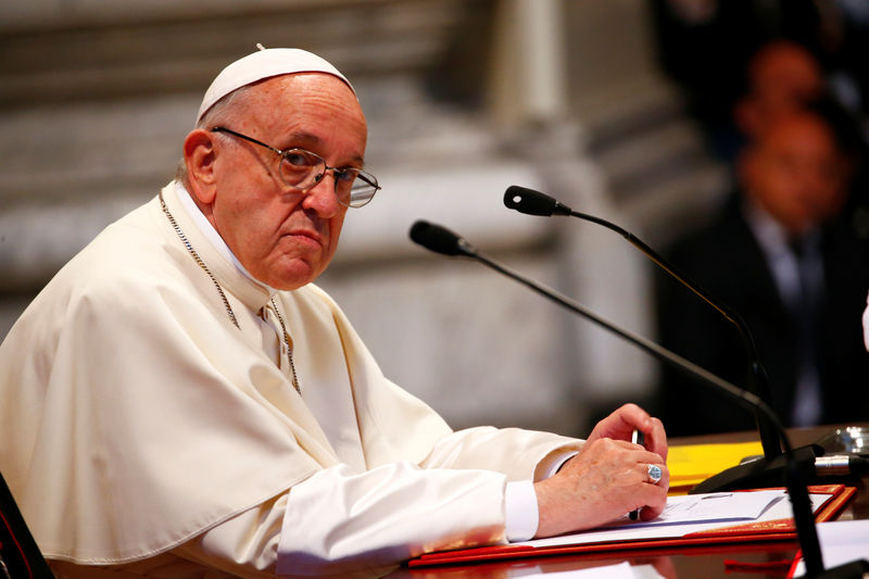 © Reuters. El Papa enviará de nuevo a Chile a investigadores sobre abusos del clero