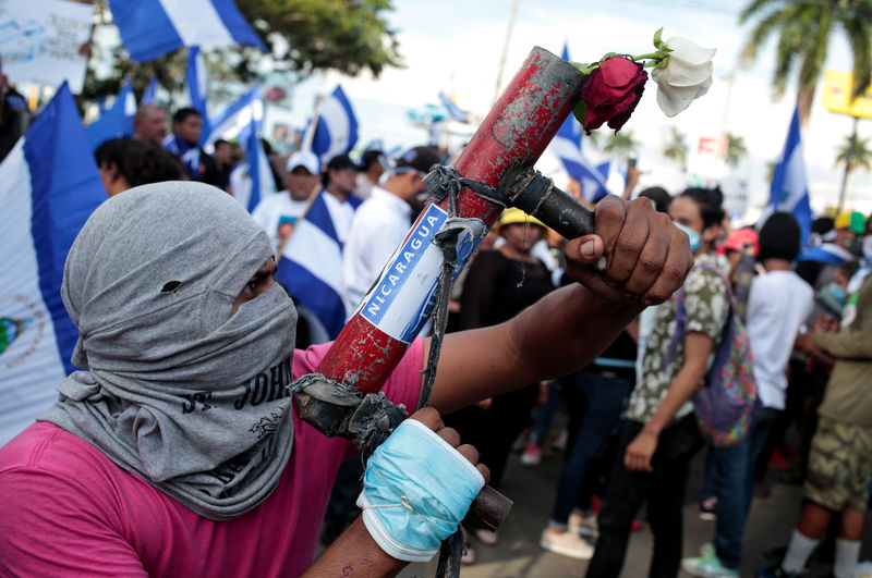 © Reuters. Once personas mueren en protestas en Nicaragua