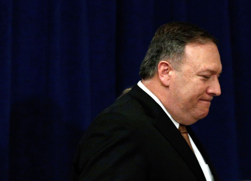 © Reuters. O secretário de Estado dos EUA, Mike Pompeo, deixa coletiva de imprensa em Nova York, nos EUA