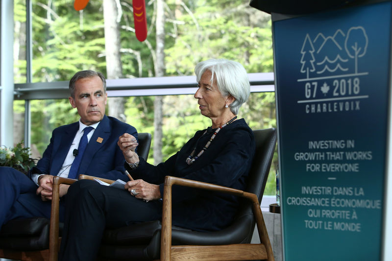 © Reuters. Governor of the Bank of England Mark Carney listens to Managing Director of the International Monetary Fund Christine Lagarde during the G7 Finance Ministers and Central Bank Governors meeting in Whistler
