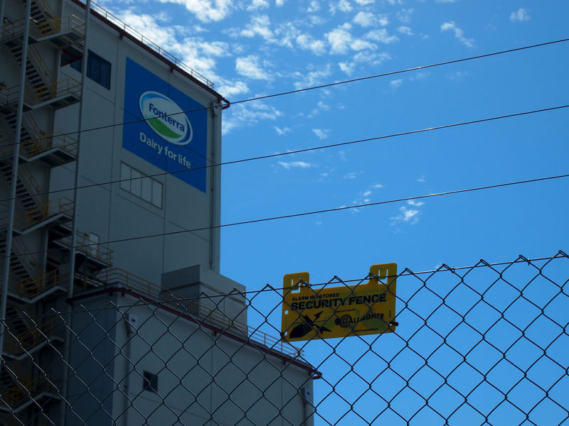 © Reuters. FILE PHOTO: The Fonterra Te Rapa dairy factory is seen outside Hamilton