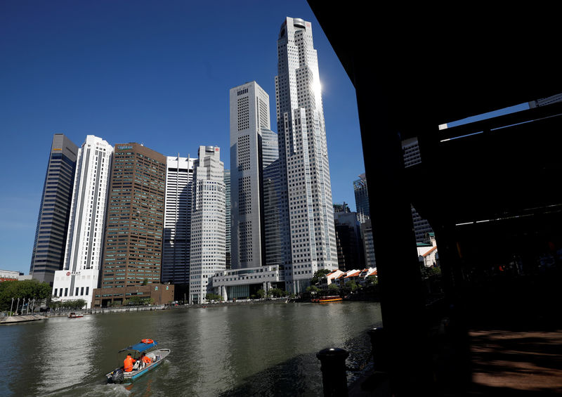 © Reuters. FILE PHOTO: A view of the central business district in Singapore