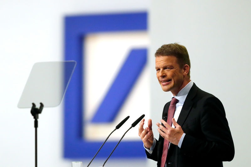 © Reuters. Tras bajada de rating, Deutsche Bank dice que su fortaleza financiera está 