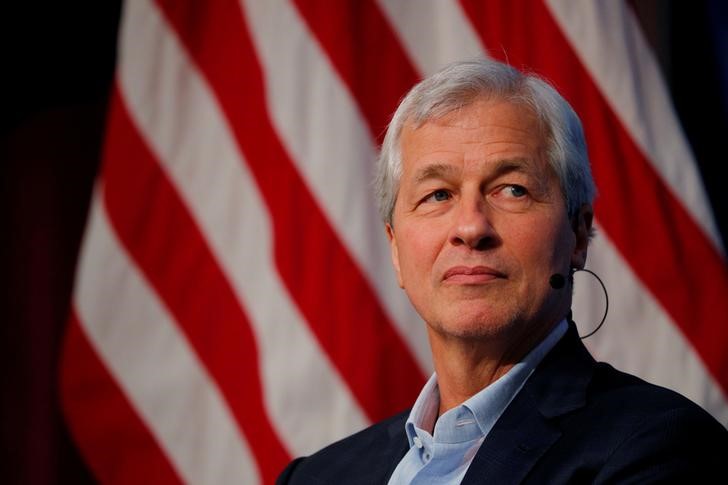 © Reuters. FILE PHOTO: Dimon, CEO of JPMorgan Chase, takes part in a panel discussion about investing in Detroit during a panel discussion at the Kennedy School of Government at Harvard University in Cambridge