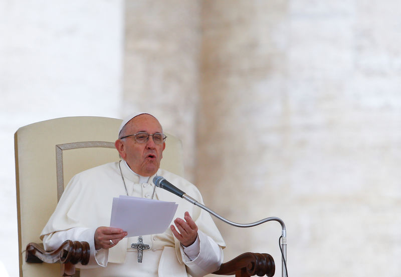 © Reuters. Papa Francisco na praça de São Pedro, no Vaticano