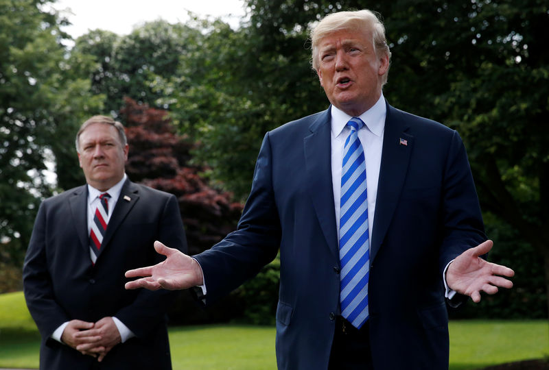 © Reuters. Presidente dos EUA, Donald Trump, fala com jornalistas após se reunir com enviado da Coreia do Norte na Casa Branca