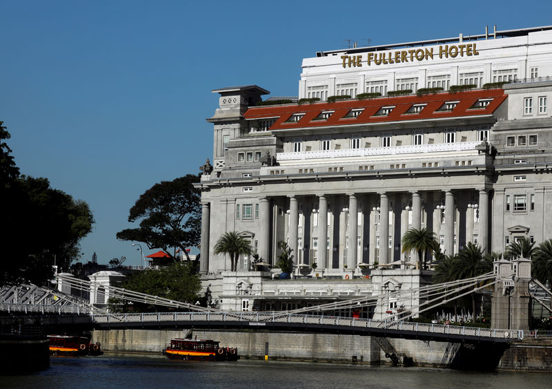 © Reuters. A view of the Fullerton Hotel in Singapore