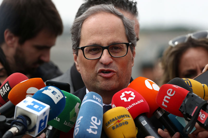 © Reuters. القوميون في قطالونيا يشكلون أول تحد أمام رئيس وزراء إسبانيا الجديد
