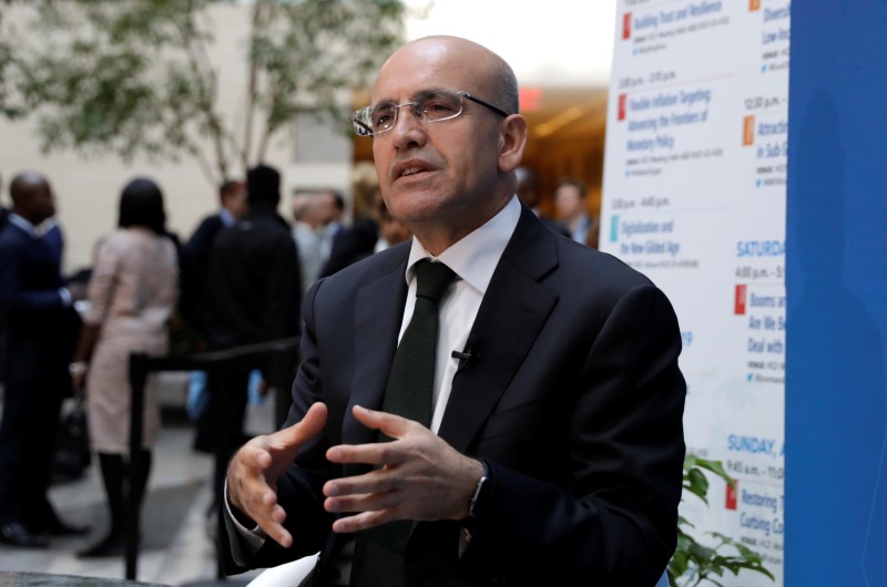 © Reuters. Turkish Deputy Prime Minister Mehmet Simsek speaks during a television interview after IMFC plenary the IMF/World Bank spring meeting in Washington