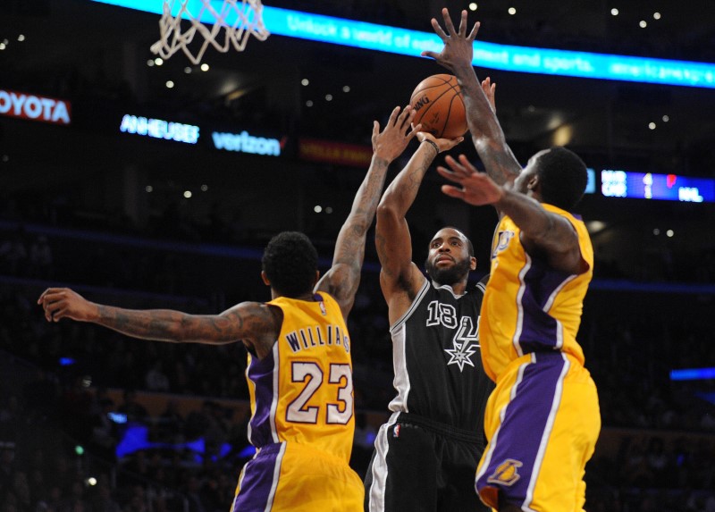 © Reuters. NBA: San Antonio Spurs at Los Angeles Lakers