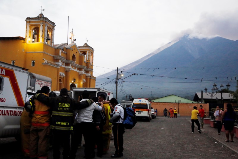 © Reuters. La peor erupción en 44 años del volcán de Fuego causa 25 muertos en Guatemala
