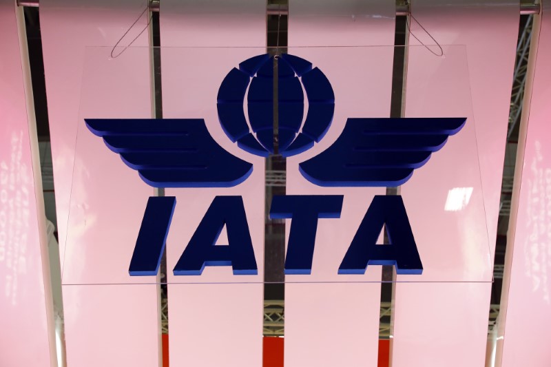 © Reuters. El logotipo de la Asociación Internacional de Transporte Aéreo (IATA) se ve en la Feria Internacional de Turismo ITB en Berlín