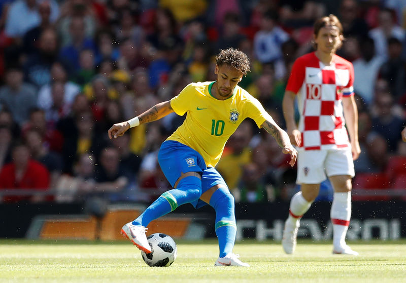 © Reuters. Neymar regresa con un gol para Brasil en el amistoso contra Croacia