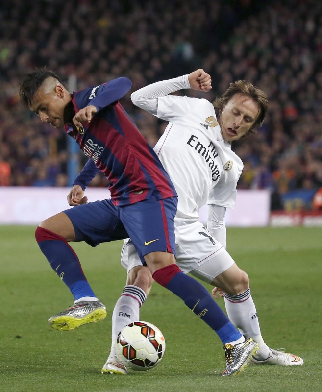 © Reuters. El jugador del Real Madrid Modric, a Neymar: "Te esperamos, eh"