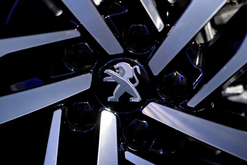 © Reuters. FILE PHOTO: The Peugeot logo is pictured on the new Peugeot 508 before a news conference of PSA Group to announce the company's 2017 annual results at their headquarters