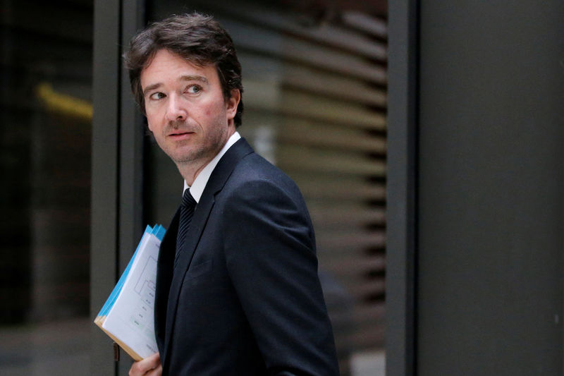 © Reuters. FILE PHOTO: Antoine Arnault, son of Chairman and CEO of Luxury goods group LVMH Bernard Arnault, leaves after a news conference