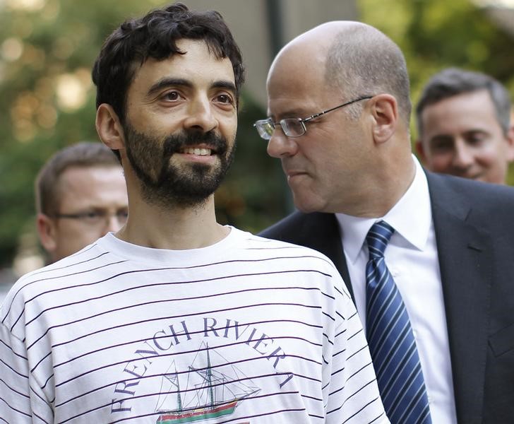 © Reuters. FILE PHOTO - Former Goldman Sachs computer programmer Aleynikov smiles as he exits Manhattan Criminal Court in New York