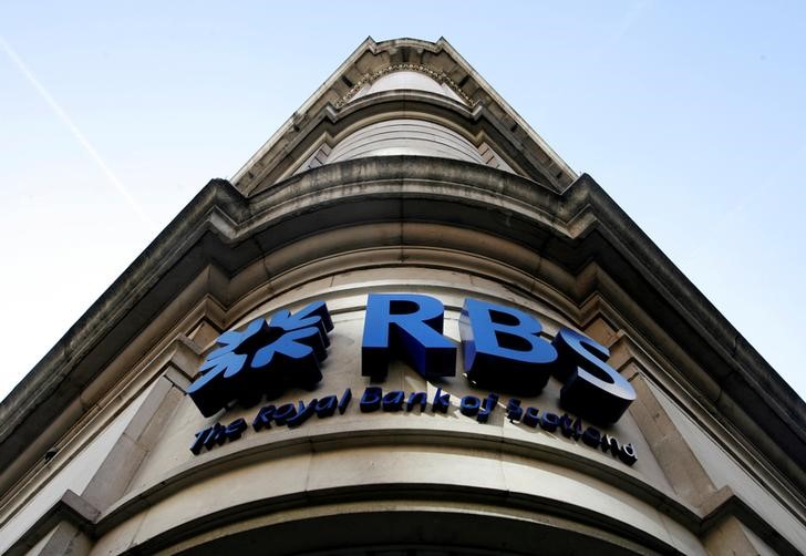 © Reuters. FILE PHOTO: A Royal Bank of Scotland branch in central London
