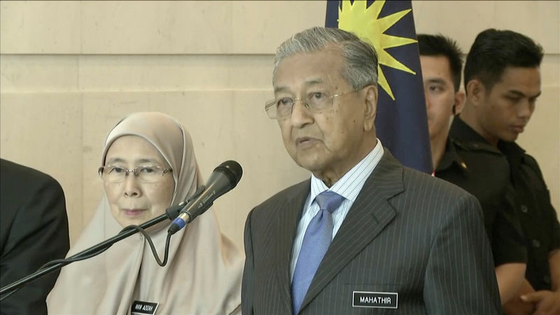 © Reuters. سلطان ماليزيا يوافق على اختيار الحكومة تعيين مدع عام غير مسلم