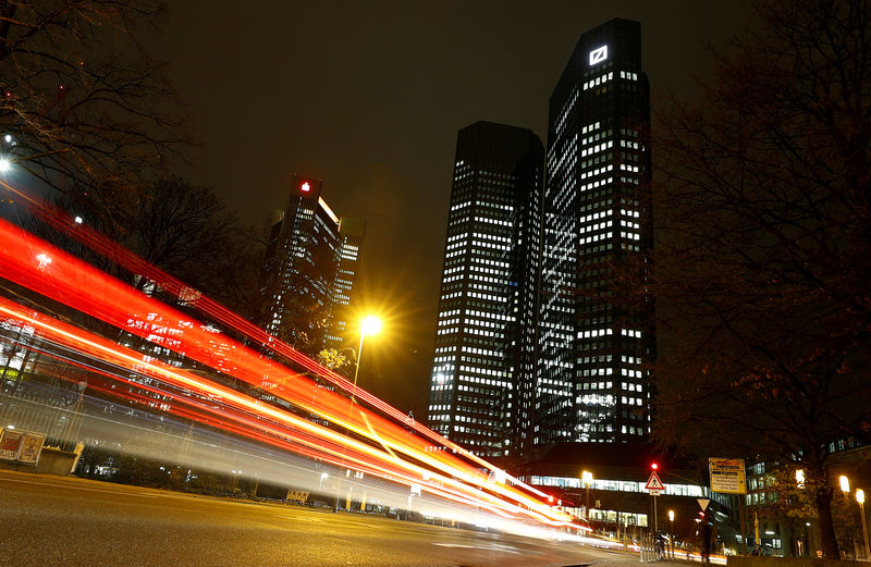 © Reuters. FILE PHOTO: The head quarters of Germany's largest business bank, Deutsche Bank, is photographed in Frankfurt