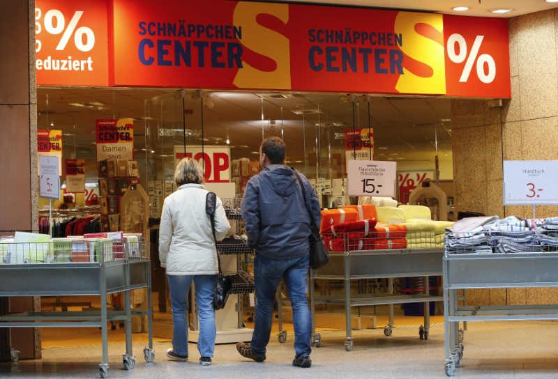 © Reuters. Shoppers walk in a Karstadt hot deal department store in  in Frankfurt/Oder