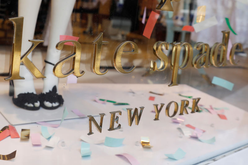 © Reuters. The outside of a Kate Spade store is seen in Manhattan, New York