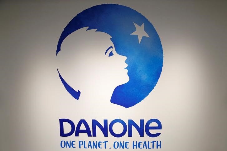 © Reuters. FILE PHOTO: The logo of French food group Danone is pictured during the company's 2017 annual results in Paris