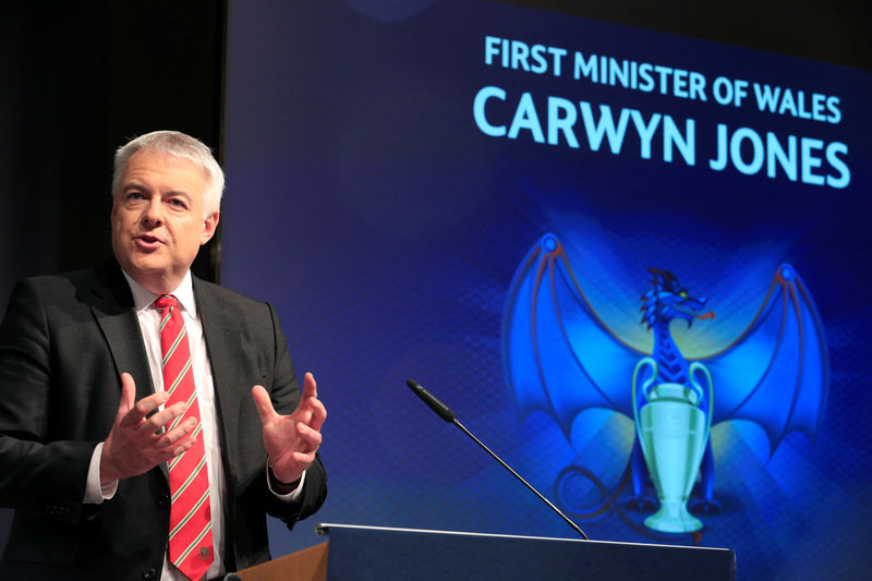 © Reuters. FILE PHOTO: First Minister of Wales Carwyn Jones speaks before the UEFA Champions League draw of the semi-finals