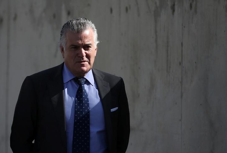 © Reuters. En la imagen de archivo Luis Barcenas, ex tesorero del gobernante Partido Popular (PP) de España, llega a declarar en el caso de corrupción Gurtel en el Tribunal Superior de San Fernando de Henares, a las afueras de Madrid, España